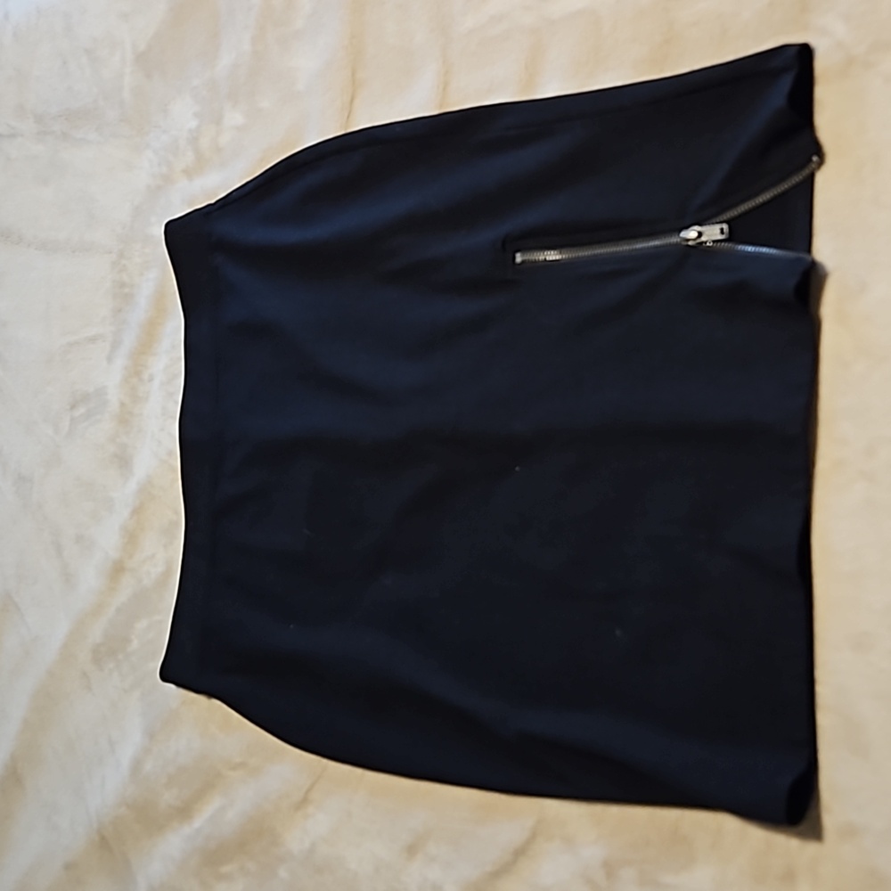 Black knit skirt